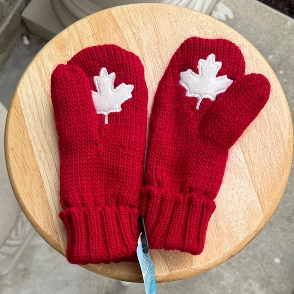 New Hudson’s Bay Canadian 2010 Vancouver Olympic Mittens - Picture 2 of 11